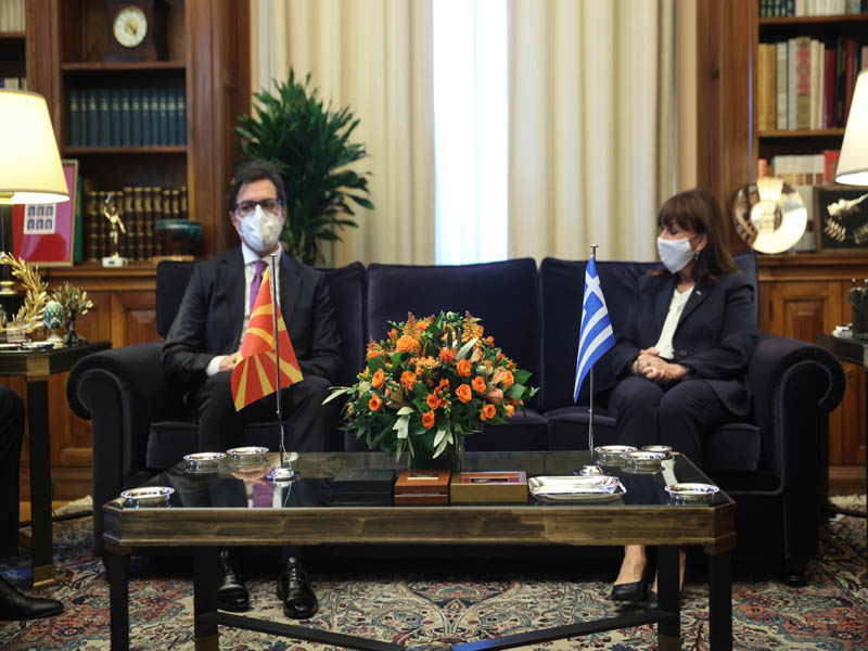 Πλήρη εφαρμογή της Συμφωνίας των Πρεσπών ζήτησε από τον Πενταρόφκσκι η Σακελλαροπούλου