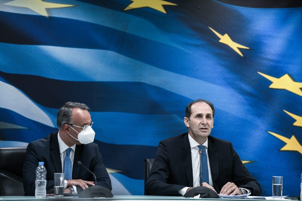 Τι αλλάζει στη φορολογία με το πακέτο Μητσοτάκη