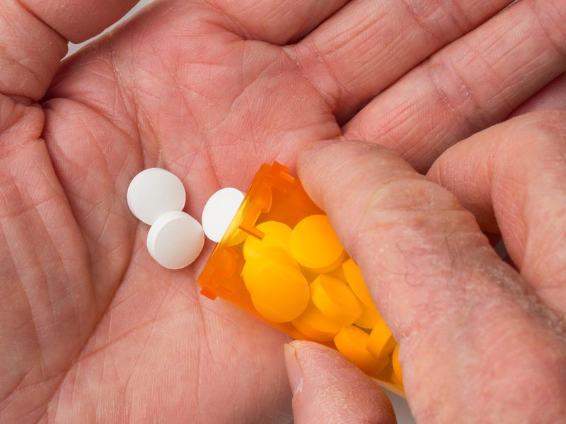 Αυτό είναι το χάπι για τον κορωνοϊό που έδωσε το “οκ” η Βρετανία – Τι λένε οι Έλληνες ειδικοί