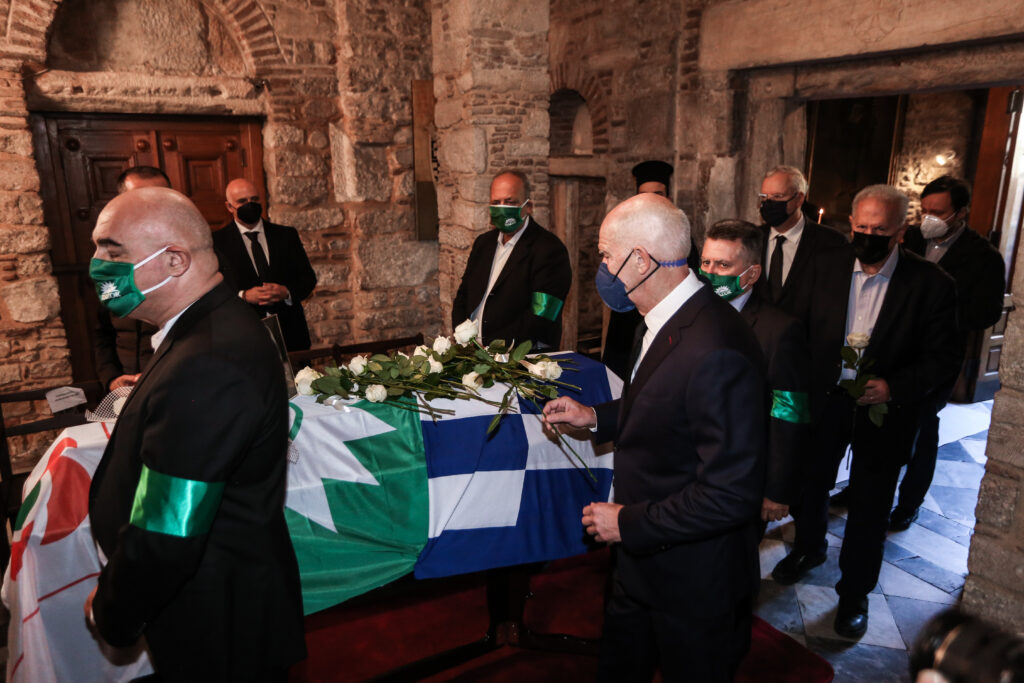 Πλήθος κόσμου αποχαιρέτησε τη Φώφη Γεννηματά – Ποιοι πολιτικοί βρέθηκαν στο λαϊκό προσκύνημα