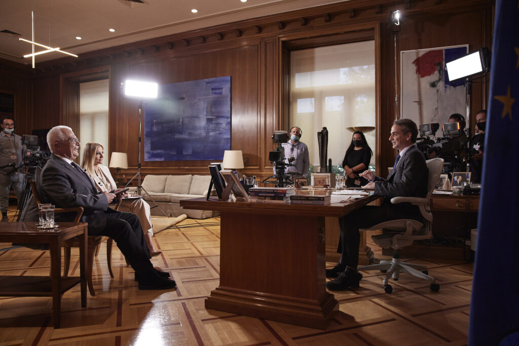 Κάθετος ο Μητσοτάκης: Η χώρα δεν ξαναπάει σε lockdown – Δεύτερη αύξηση στον κατώτατο μισθό το 2022