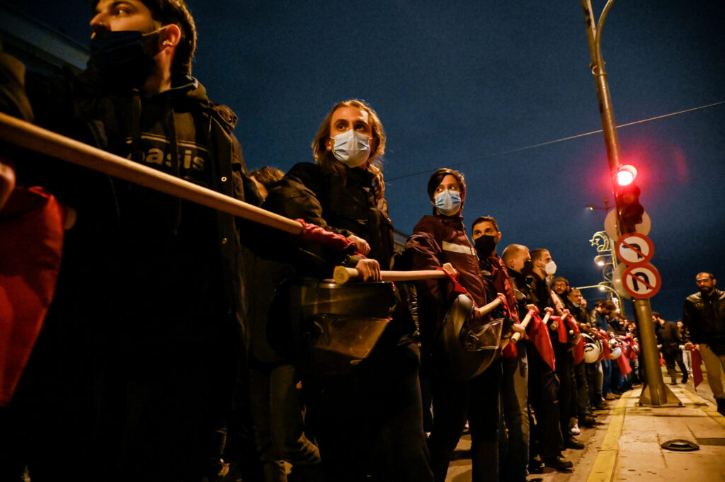 Πολυτεχνείο: Ολοκληρώθηκε η πορεία – Απροσπέλαστο το κέντρο της Αθήνας