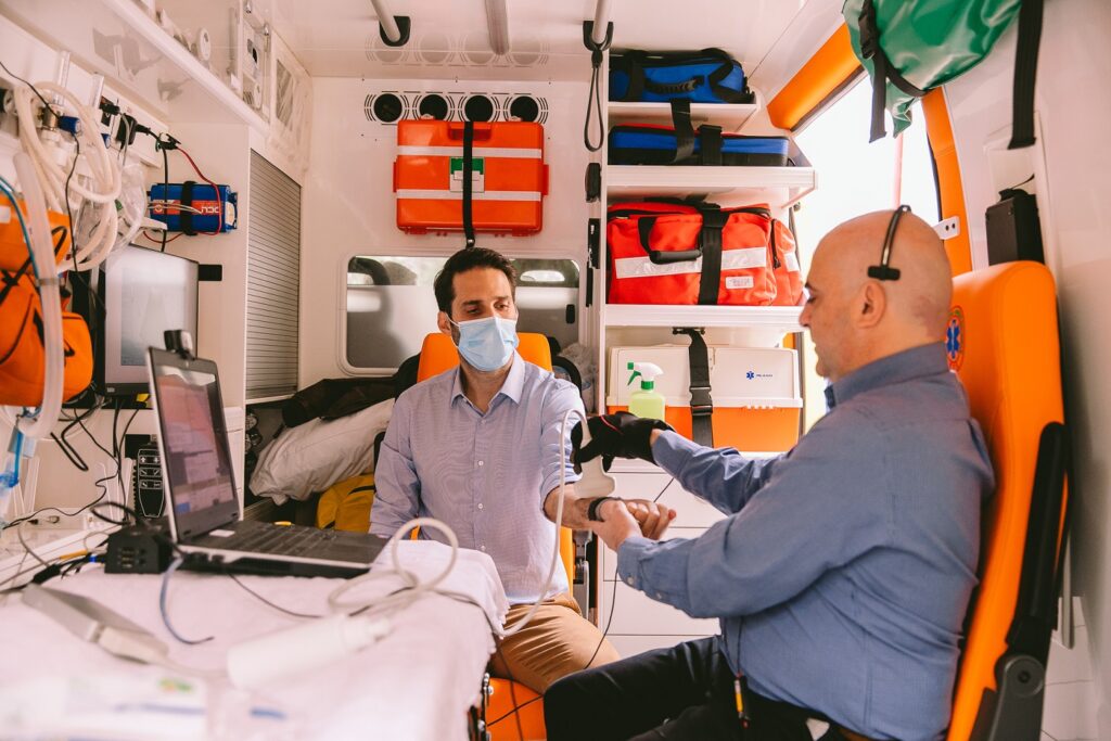 COSMOTE: Στην Ελλάδα το πρώτο 5G ασθενοφόρο