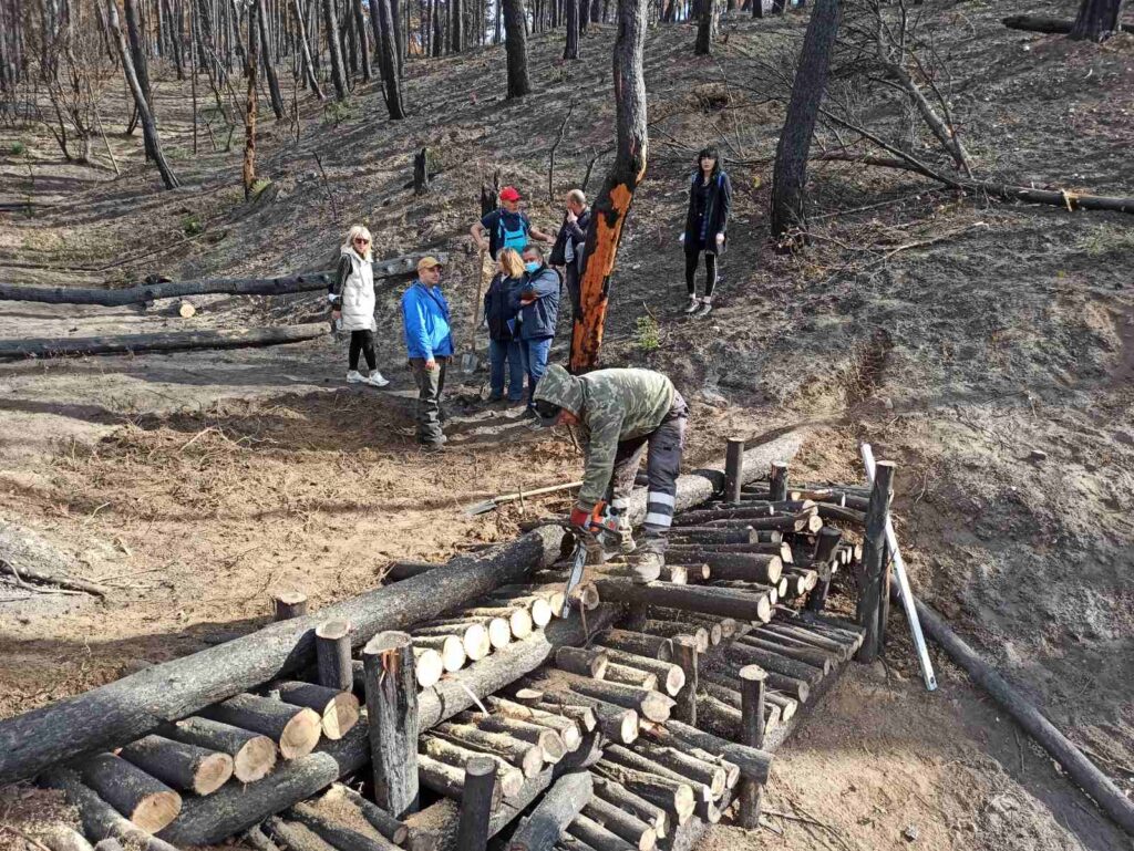 Αντιπλημμυρικά έργα στη Βαρυμπόμπη με συμμετοχή Σλοβάκων εθελοντών