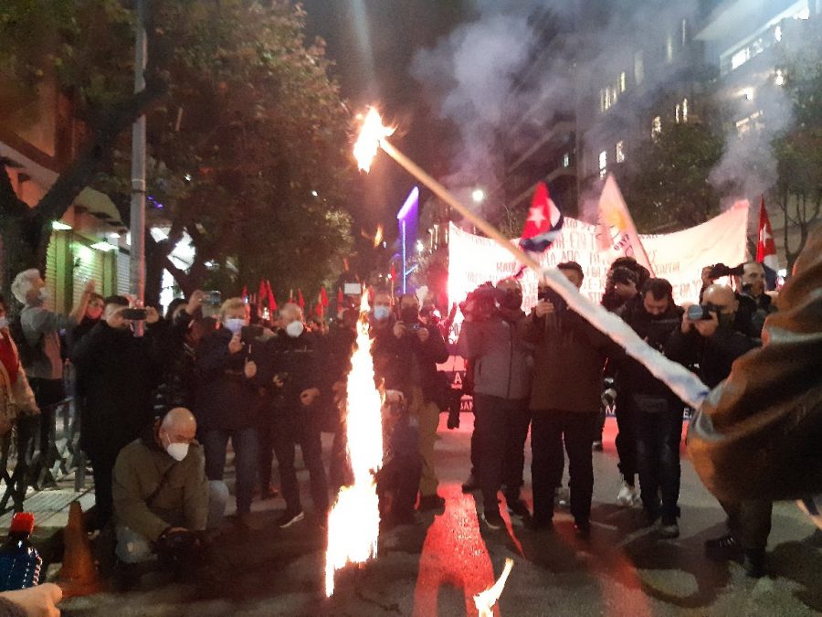 Πορεία για το Πολυτεχνείο στη Θεσσαλονίκη: Επίθεση με μολότοφ στη λήξη της (ΦΩΤΟ)