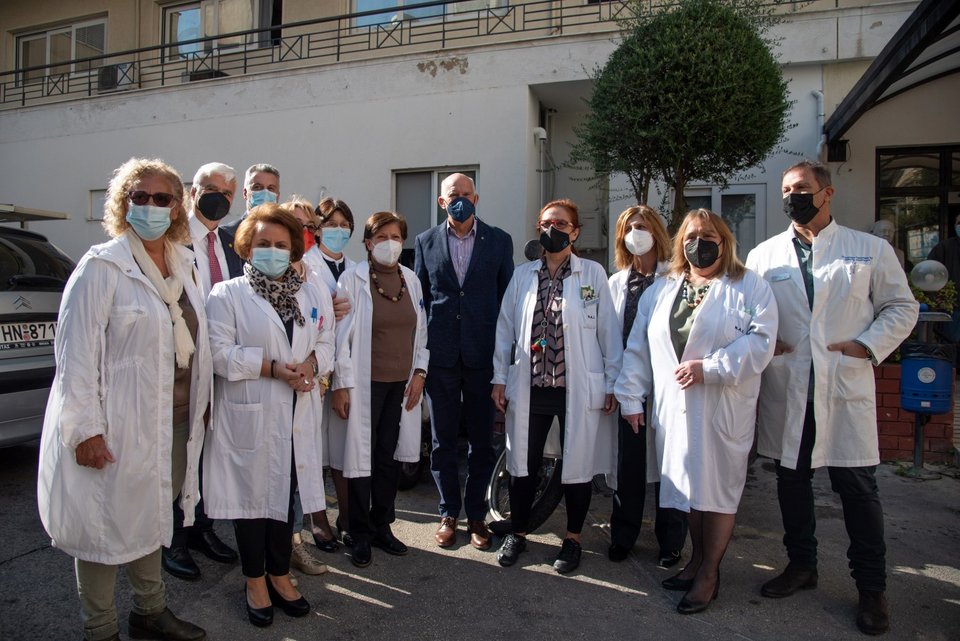 Επίσκεψη Παπανδρέου στον ΕΟΔΥ: ΤΟ εμβόλιο ο μοναδικός τρόπος να μειώσουμε την εξάπλωση της πανδημίας