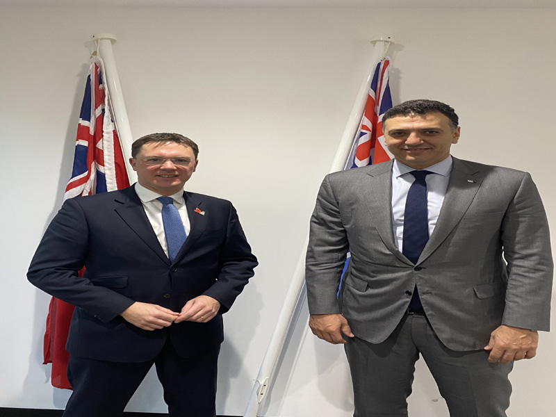 Πώς θα γίνουν ευκολότερες οι μετακινήσεις από και προς Βρετανία συζήτησε ο Κικίλιας στο Λονδίνο