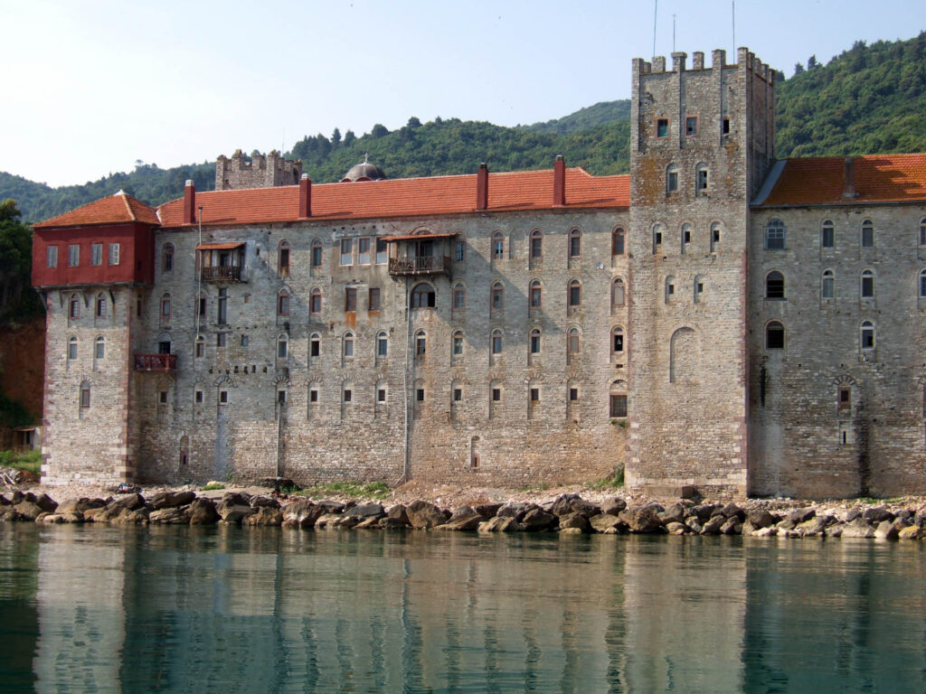 Βάζουν αντισηπτικό στη μύτη για να περάσουν στο Άγιο Όρος!