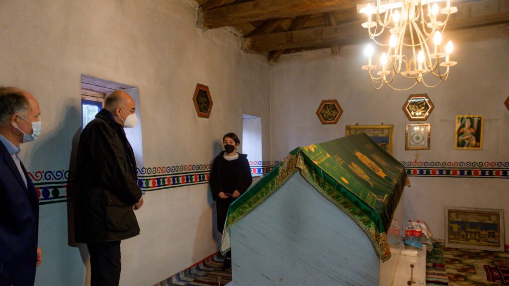 Αλεξανδρούπολη:Eπίσκεψη Δένδια στο Θρησκευτικό κέντρο των Αλεβιτών