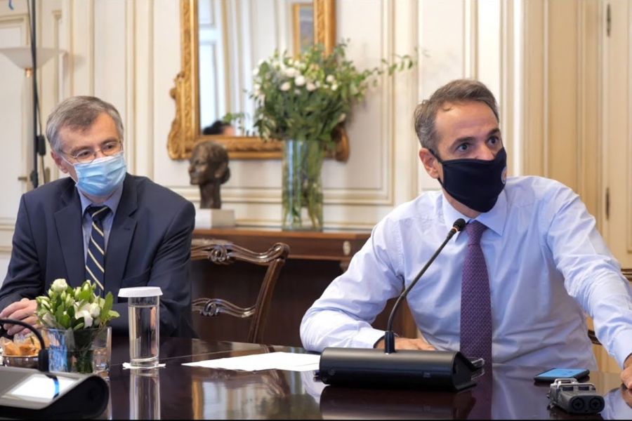 Ραγδαίες εξελίξεις! Κλειδώνουν νέα μέτρα μετά την έκρηξη κρουσμάτων – Σύσκεψη Μητσοτάκη, Τσιόδρα και συνεδρίαση της Επιτροπής Ειδικών