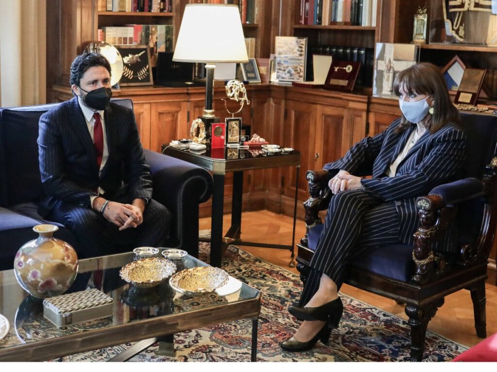 Η συνάντηση της Σακελλαροπούλου με τους ελληνόφωνους της Απουλίας