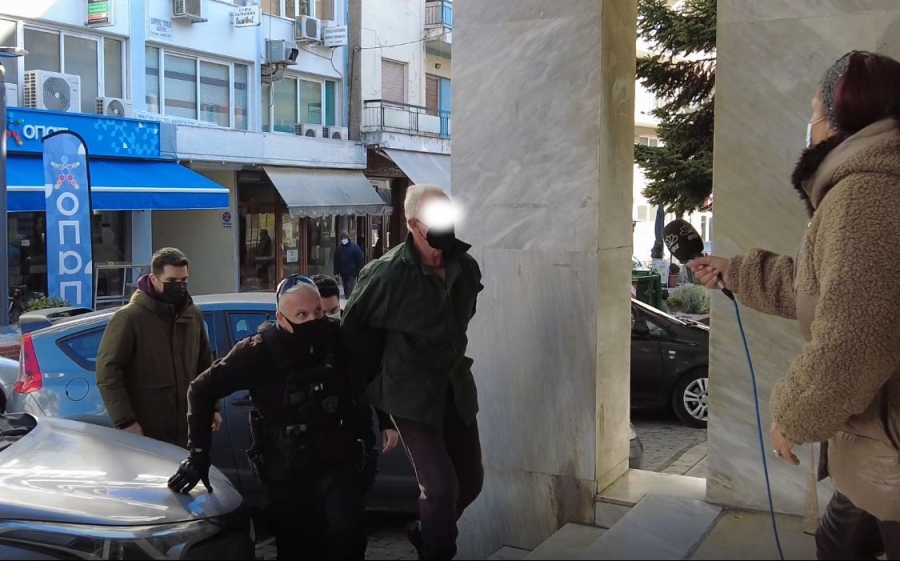 Ομολογία σοκ του μητροκτόνου! Τη σκότωσε γιατί έκαψε το φαγητό!