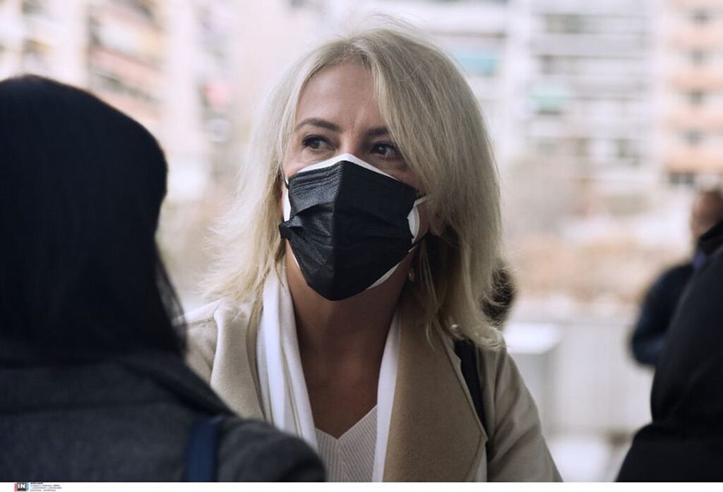 Με επέκριναν γιατί δεν πήγα στον Άρειο Πάγο με τρέσες και βλεφαρίδες, λέει η Δούρου στη Δική για την τραγωδία της Μάνδρας