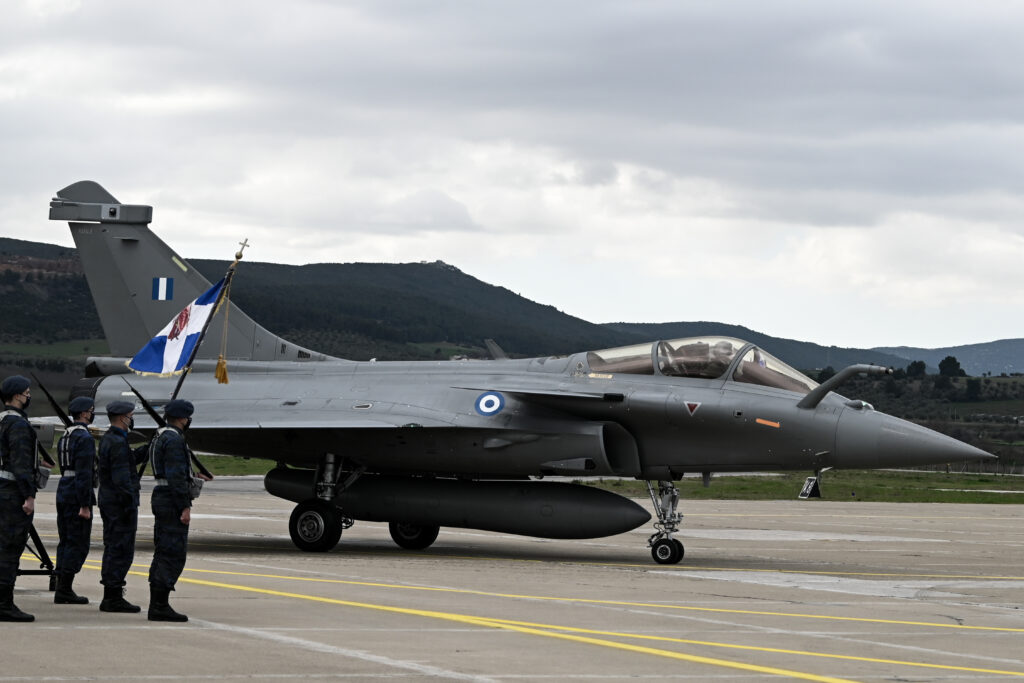 Ανατριχίλα! Το πρώτο μήνυμα ενός εκ των πιλότων των Rafale (vid)