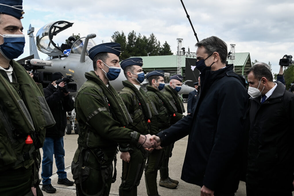 Η συγκινητική ανάρτηση Μητσοτάκη με τον χειριστή των Rafale: Η εικόνα που μας γεμίζει περηφάνια (pic)