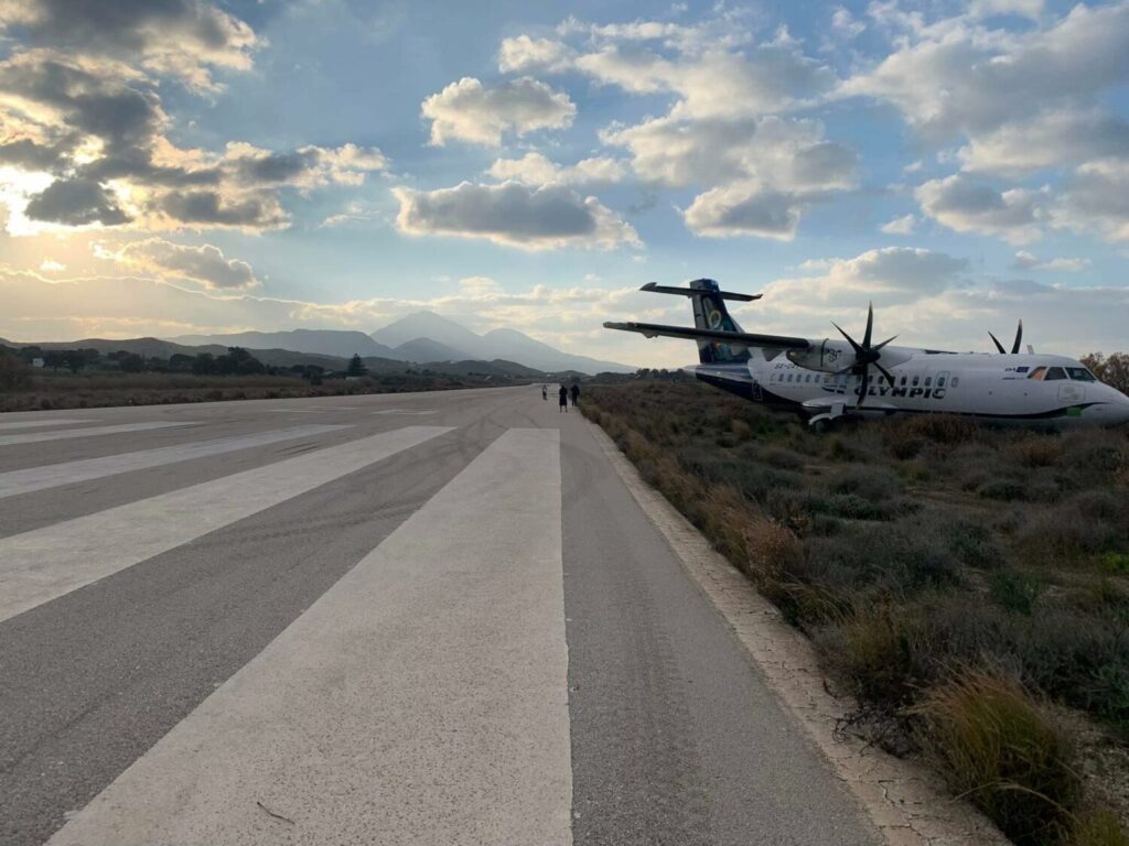 Μήλος: Προσγείωση θρίλερ για αεροπλάνο που βγήκε εκτός του διαδρόμου προσγείωσης