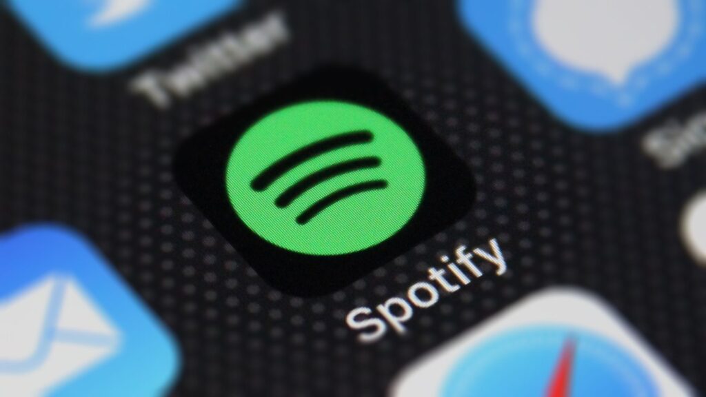 Τι αλλάζει το Spotify μετά τις κατηγορίες για παραπληροφόρηση