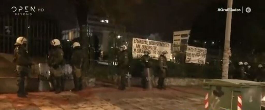 Νέα επιχείρηση της Αστυνομίας στο Αριστοτέλειο μετά την ανακατάληψη (ΒΙΝΤΕΟ)