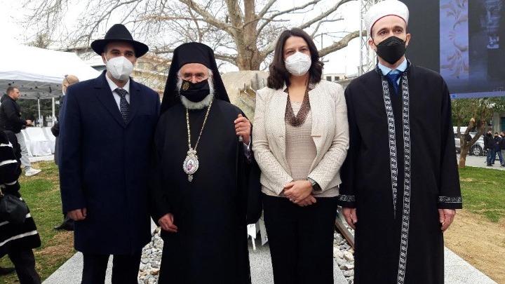 Στα αποκαλυπτήρια του Μνημείου Ολοκαυτώματος η Νίκη Κεραμέως