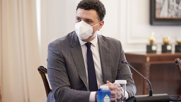 Συνάντηση Κικίλια – Καραμανλή για την ουκρανική κρίση και την προετοιμασία της τουριστικής περιόδου