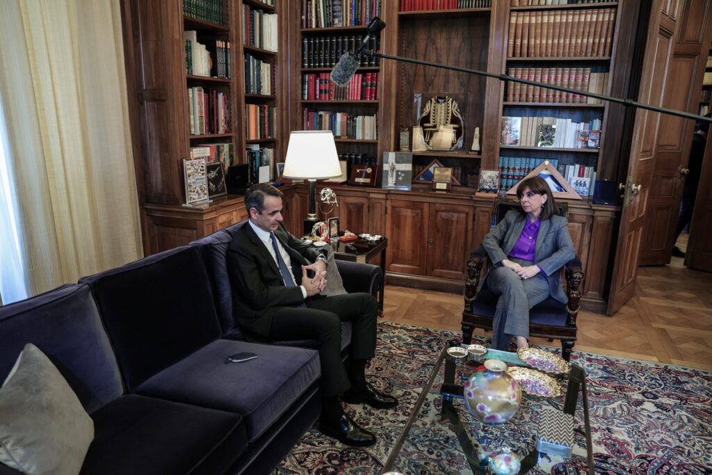 «Καμπανάκι» Μητσοτάκη για «σημαντικές αναταράξεις» – Την Τρίτη ενημερώνει τη Βουλή