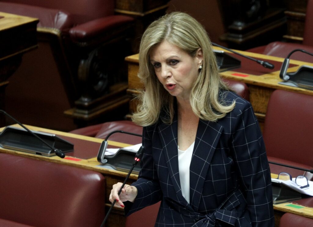 Μερόπη Τζούφη στο «Π»: Χρειαζόμαστε νέο μοντέλο ανάπτυξης