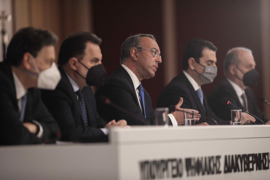 Όλα τα νέα μέτρα για την αντιμετώπιση της ακρίβειας – Σε εξέλιξη οι κυβερνητικές ανακοινώσεις