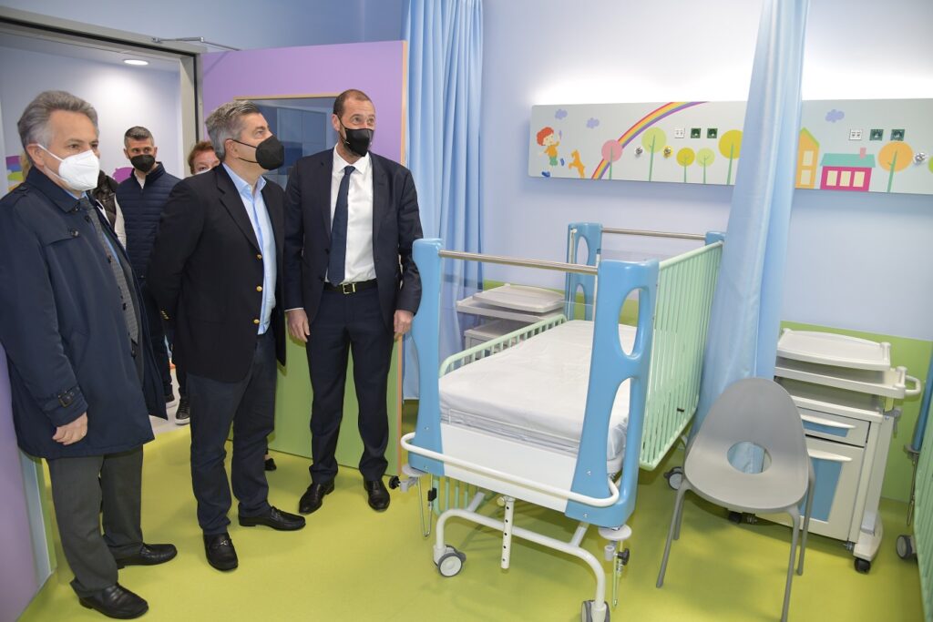 Ο ΟΠΑΠ παρέδωσε δύο ορθοπεδικές μονάδες στο παιδιατρικό νοσοκομείο «Π. & Α. Κυριακού»
