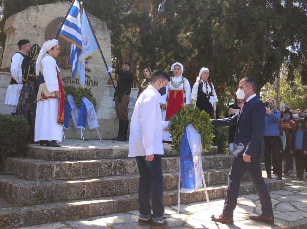 Κατάθεση στεφάνου της Περιφέρειας Αττικής στο Ηρώο Πεσόντων στον Χολαργό