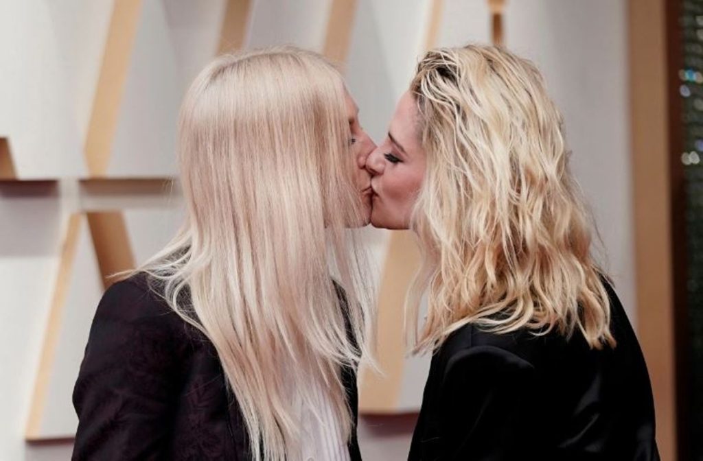 Το… οσκαρικό φιλί της Κρίστεν Στιούαρτ στην αρραβωνιαστικιά της!