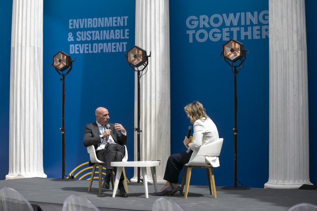 Υπερβολικές θεωρεί ο Μπρατάκος τις προβλέψεις για «μαζικά λουκέτα»