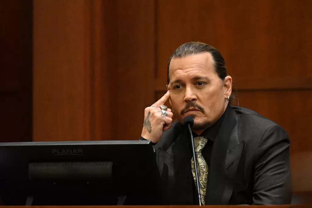 Τζόνι Ντεπ για τη μητέρα του: Η λεκτική και ψυχολογική κακοποίηση ήταν σχεδόν χειρότερη από το ξύλο που δεχόμουν