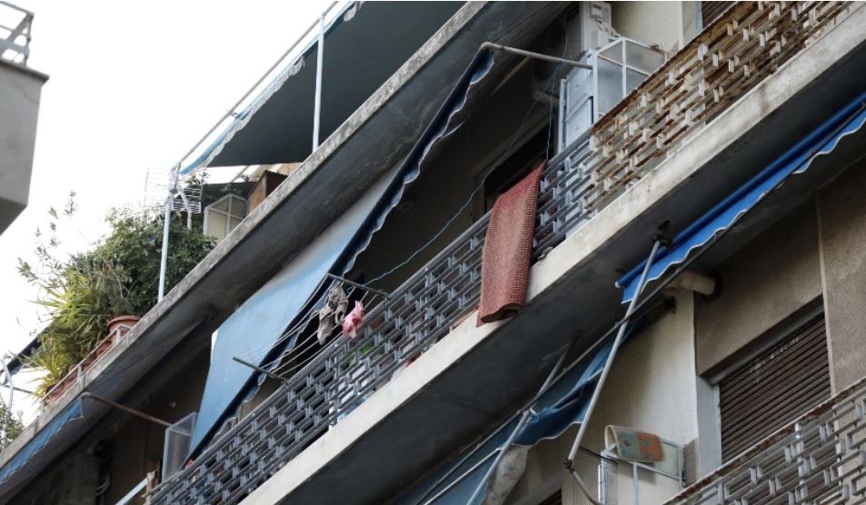 Άγιος Παντελεήμονας: «Δεν αντέχω άλλο» είπε η δικαστής βλέποντας βίντεο από τα παιδιά που ζούσαν μέσα στις κατσαρίδες