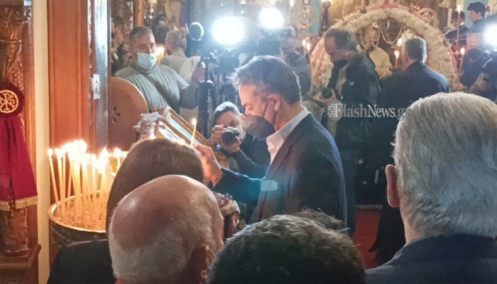 Μητσοτάκης: Στην ακολουθία του Επιταφίου στον Ιερό Ναό Αγίου Νικολάου στα Χανιά (ΒΙΝΤΕΟ)