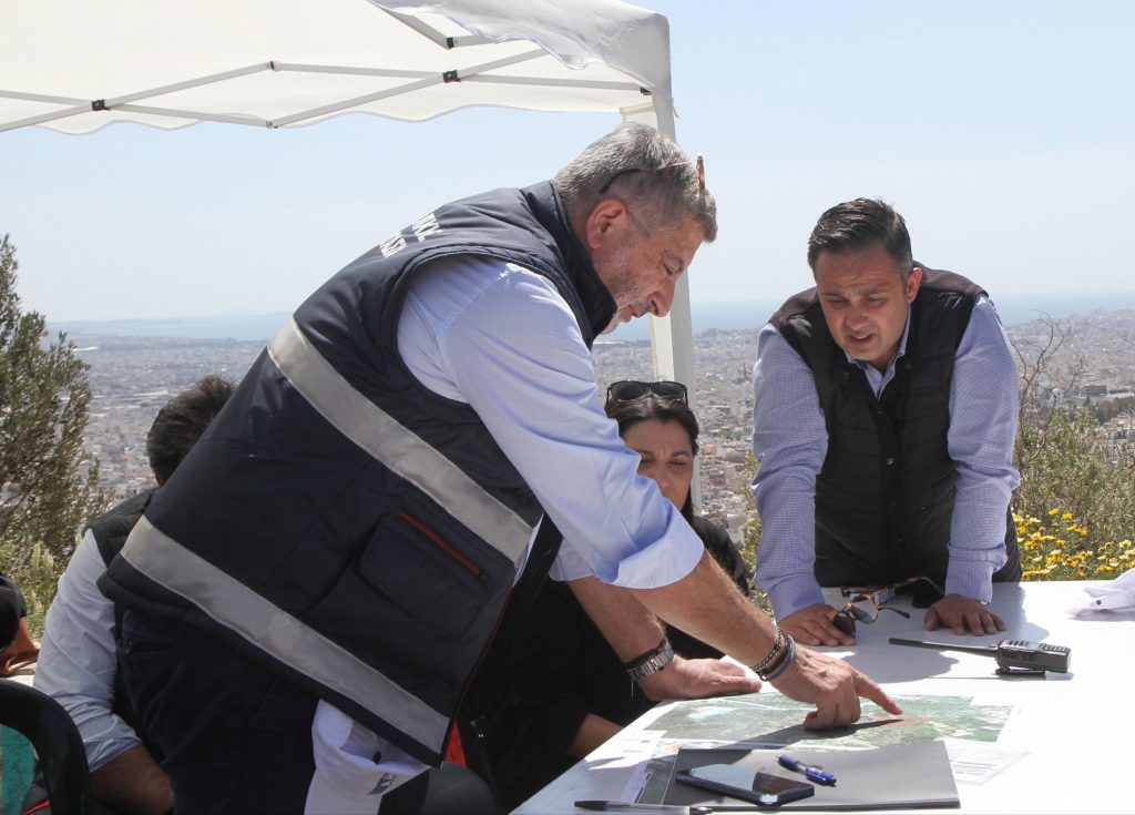 Παρουσία Πατούλη άσκηση πυρόσβεσης στο Ποικίλο Όρος και στο Όρος Αιγάλεω