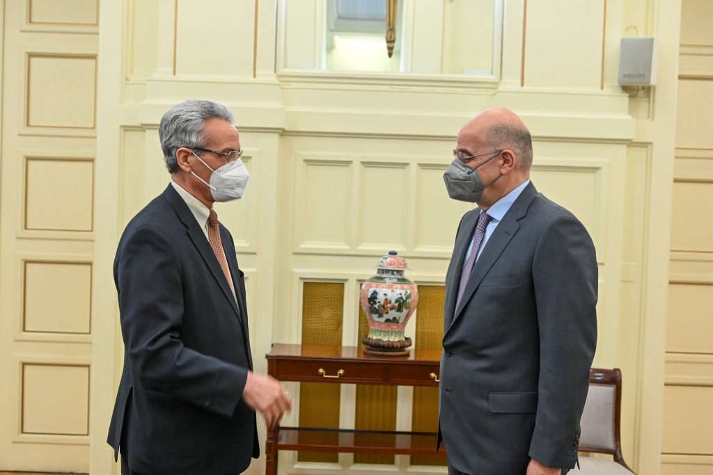 Η πρώτη συνάντηση Δένδια με τον νέο πρέσβη της Αλγερίας