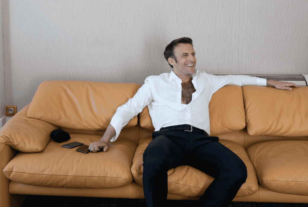 Σε νέες «παρασκηνιακές»… πόζες ο Μακρόν! (ΦΩΤΟ)