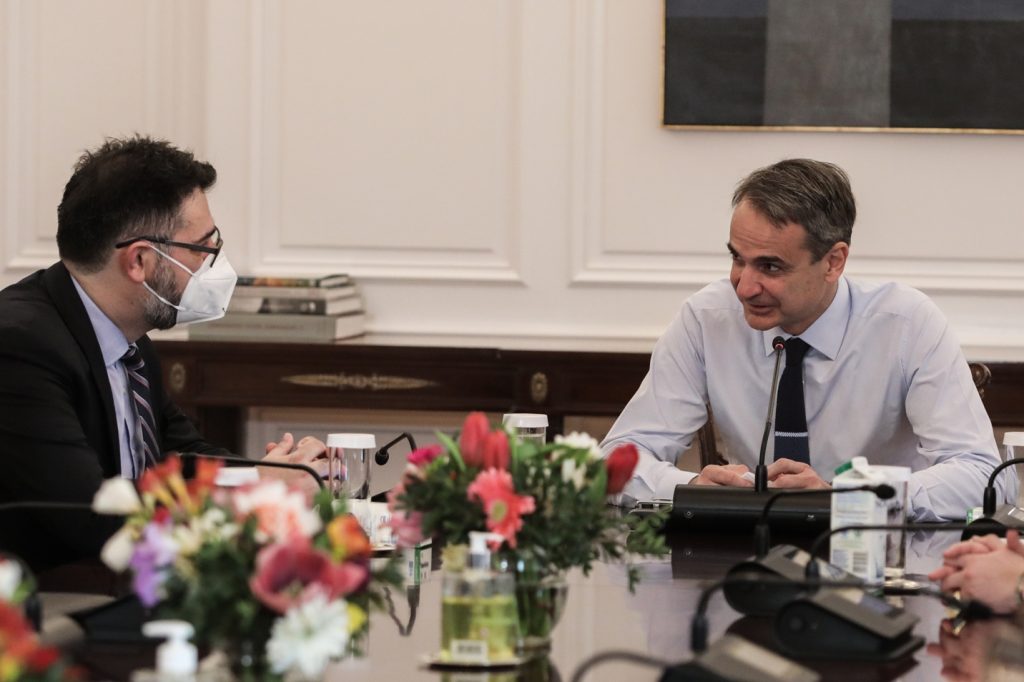 Δέσμευση Μητσοτάκη για ελληνική συμβολή στην ανοικοδόμηση της Μαριούπολης