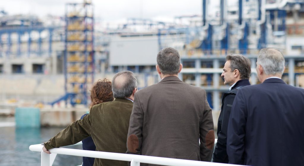 «Είμαστε έτοιμοι για πρόσθετα μέτρα στήριξης στο ρεύμα» τόνισε από τη Ρεβυθούσα ο Μητσοτάκης