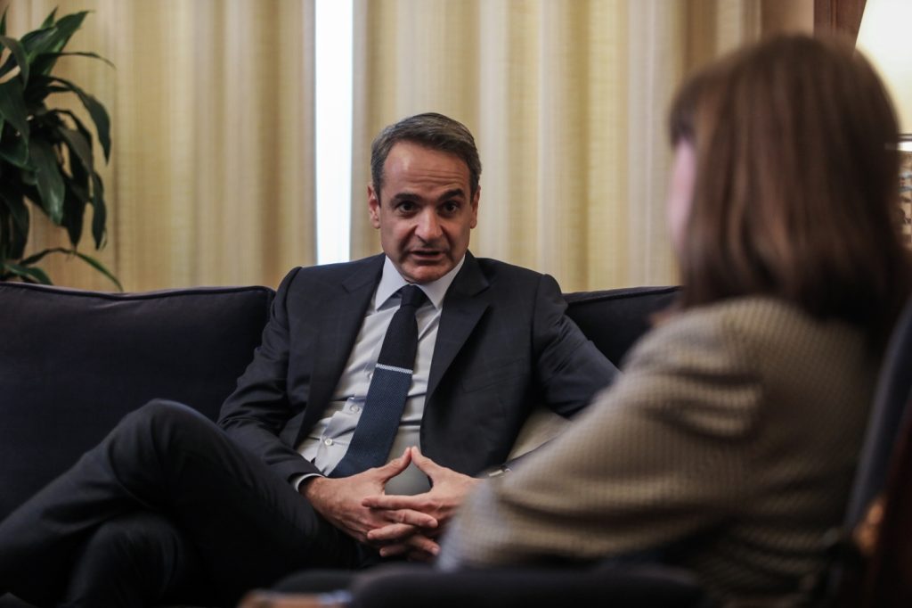 Για περίοδο παρατεταμένης αβεβαιότητας και αστάθειας μίλησε στη Σακελλαροπούλου ο Μητσοτάκης