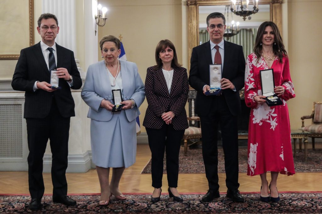 Τέσσερις σπουδαίοι Έλληνες τιμήθηκαν για την προσφορά τους από την Σακελλαροπούλου