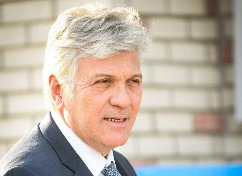 Ο δήμαρχος Μάνδρας, Ειδυλλίας, Ερυθρών και Οινόης Χρήστος Στάθης στο «Π»: Συνεχίζουμε με τα πόδια στη γη!