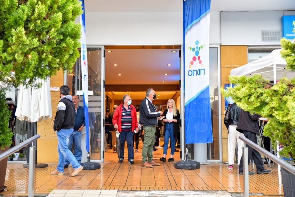 Παιχνίδι και εκπλήξεις στην ΣΚΡΑΤΣ night του ΟΠΑΠ στην Καστοριά (ΒΙΝΤΕΟ)