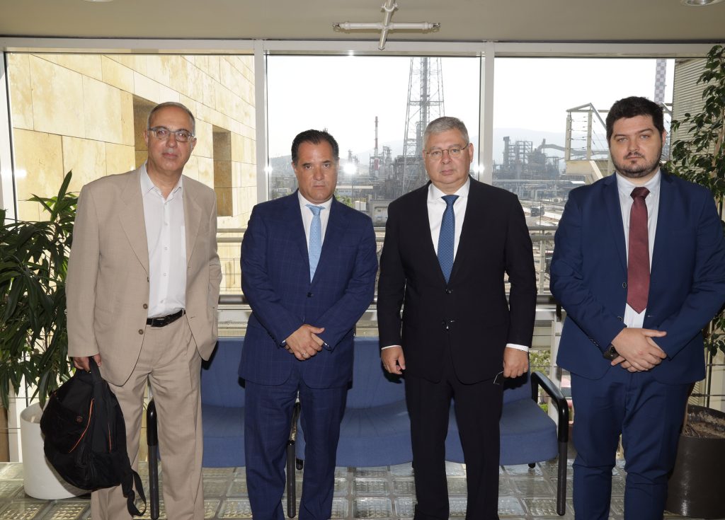 Ελέγχους στα διυλιστήρια των ΕΛΠΕ και Motor Oil έκανε κλιμάκιο της ΔΙΜΕΑ παρουσία Γεωργιάδη