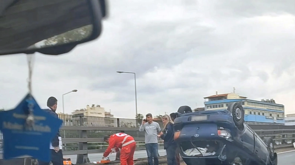 Τροχαίο ατύχημα στη λεωφόρο Κηφισού – Αναποδογύρισε ΙΧ