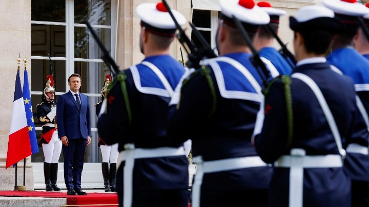 Ο Μακρόν και επισήμως εκ νέου πρόεδρος της Γαλλικής Δημοκρατίας