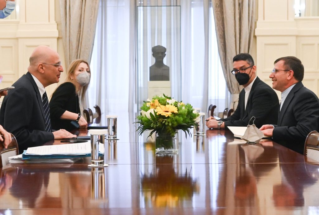 Τι συζήτησαν ο Δένδιας με τον πρέσβη του Ιράν