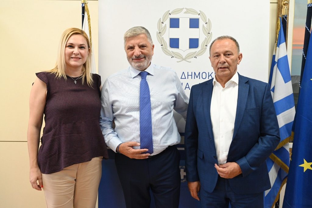 Με χρηματοδότηση της Περιφέρειας Αττικής, ξεκινούν τα έργα για την ευρεία ανάπλαση της πλατείας Αγ. Θεοδώρων και τοπικών οδών του Δήμου Τροιζηνίας – Μεθάνων