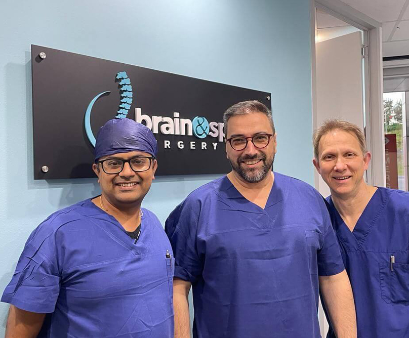 Ο Δρ Γεώργιος Βασταρδής καθοδηγεί χειρουργούς σπονδυλικής στήλης στις νεότερες ενδοσκοπικές τεχνικές σε συνέδριο της Αυστραλίας