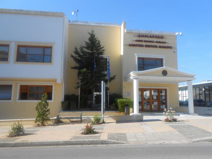 Αντιδήμαρχος στη Μάνδρα γρονθοκόπησε γυναίκα συνάδελφο του μέσα στο δημαρχείο!